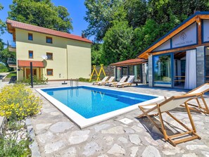 Plante, Bâtiment, L'Eau, Propriété, Fenêtre, Piscine, Bleu Azur, Arbre, Ombre, Rectangle