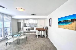 Dining & Kitchen