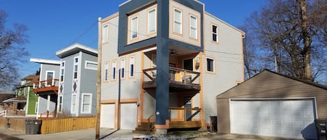 Popular 3 story short term rental.  Upper and lower decks.