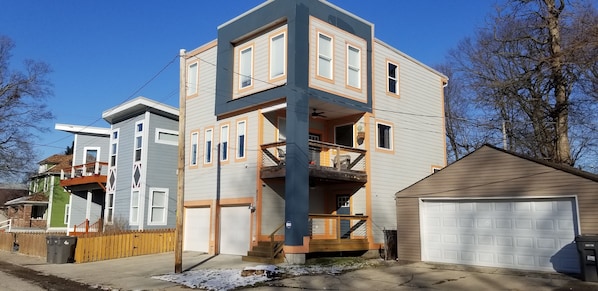 Popular 3 story short term rental.  Upper and lower decks.