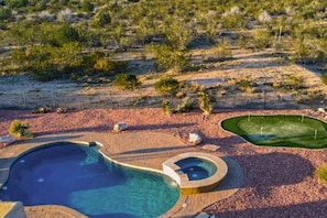 Yes, we have a mini putt-putt!!