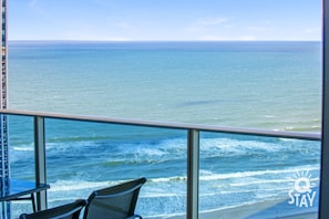 The seemingly endless ocean view from the balcony🌅