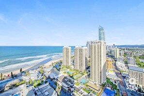 Balcony area boasts of stunning view of the ocean ☀️