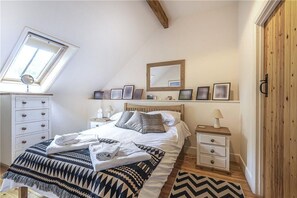 Bedroom 1 (see floor plan): King size double bed with en-suite (sleeps 2)