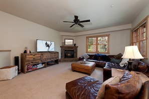 Main Living Space (Gas Fireplace)