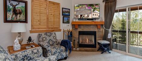 Bear Hollow Lodges 4403: Plenty of space for all your guests around to warmth of friends and family.