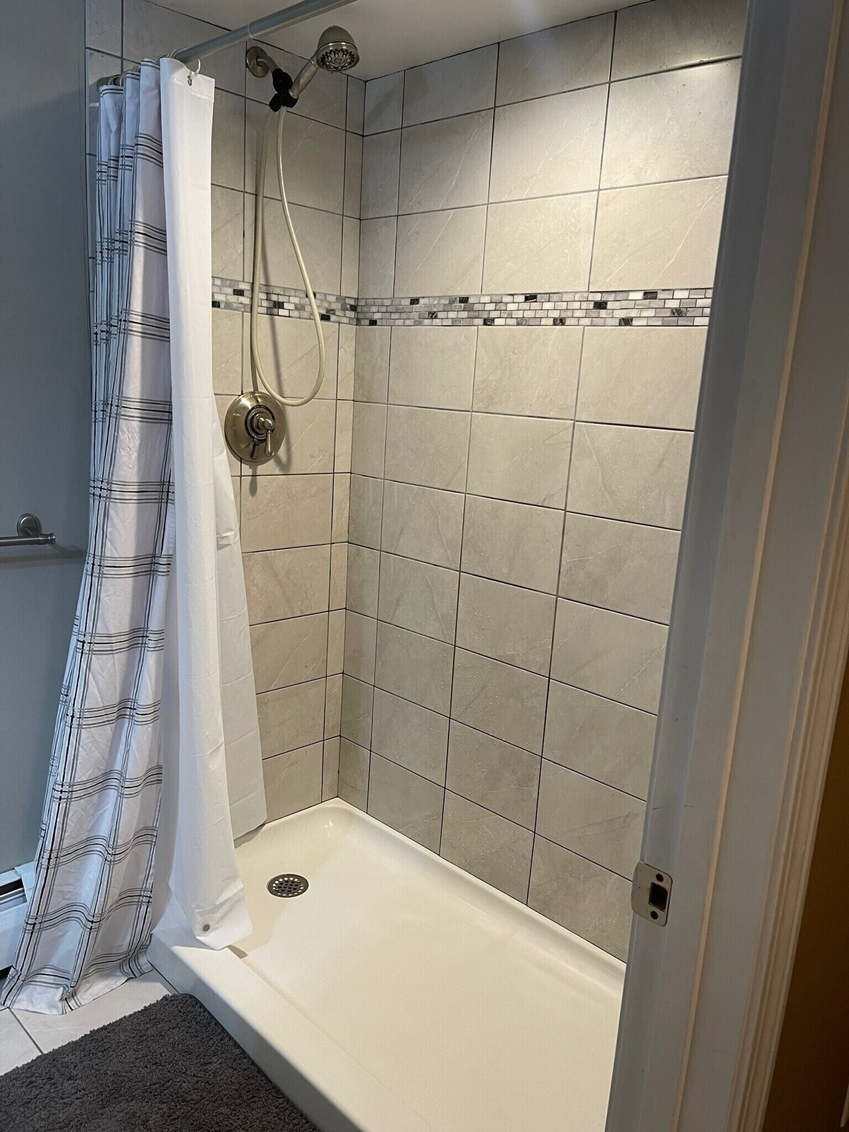 A Garden Studio Apt. Near reservoir & Downtown Medford. access to I-93 & Airport