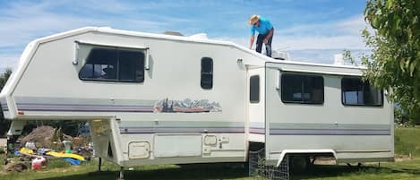 5th Wheel RV
