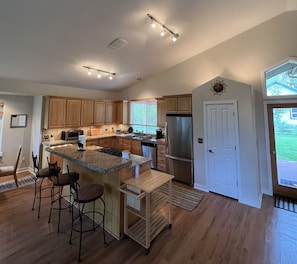 Kitchen/Breakfast Bar