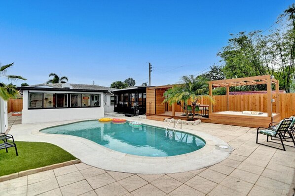 Large Private Pool, BBQ, and Deck to Enjoy