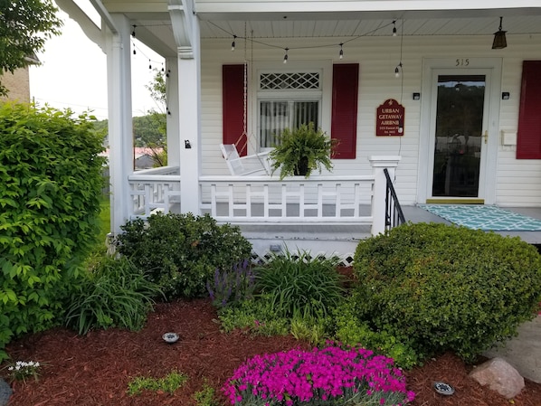 Urban Getaway front porch - 535 Forest Av. 






















