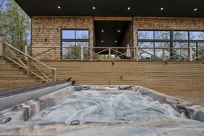 Hot Tub Haven: Soak in luxury with stunning views and a perfect backdrop for relaxation!