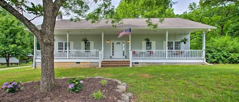 Boydton Vacation Rental | 2BR | 1BA | 1,512 Sq Ft | Step-Free Access via Ramp