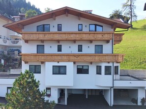 Window, Building, Plant, Sky, Tree, Wood, Neighbourhood, Urban Design, Residential Area, Facade