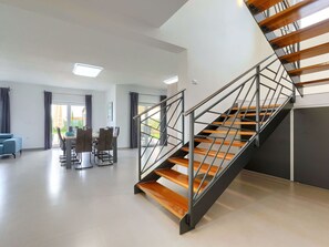 Property, Building, Stairs, Window, Wood, Interior Design, Floor, Plant, Flooring