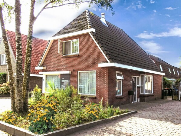Plant, Building, Sky, Property, Window, Cloud, House, Flower, Tree, Cottage