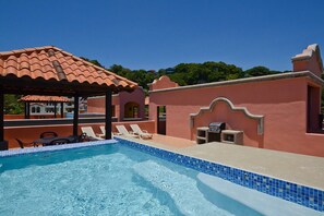 Roof top pool