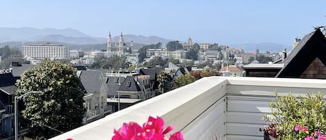 Breathtaking views: Sutro Tower, Pacific Ocean & Golden Gate Bridge on top floor