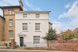 The exterior of Coastal Manor Retreat, Hampshire