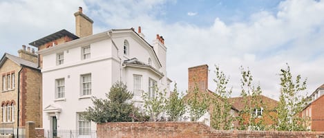 The exterior of Coastal Manor Retreat, Hampshire