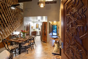 Villa Palmeras with jungle views & pool near MA (880)