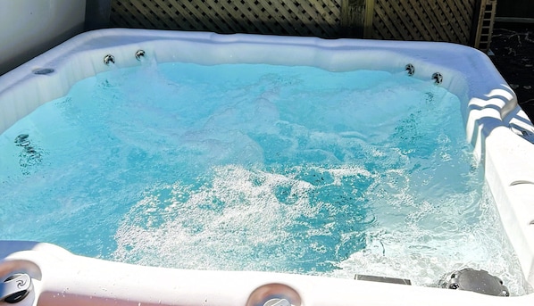 Bain à remous extérieur