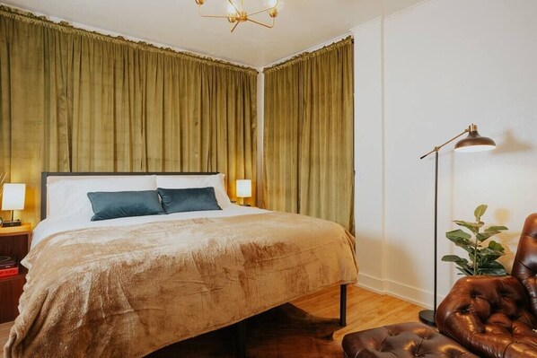 Cozy king-size bed