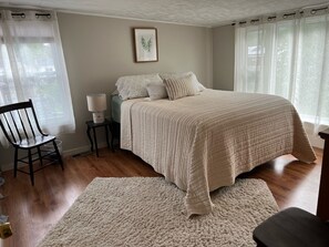 Second bedroom with queen bed 