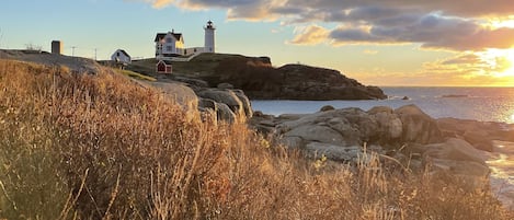 Hello, Hola, Ciao, Ola  from the coast of Maine! Nubble light 