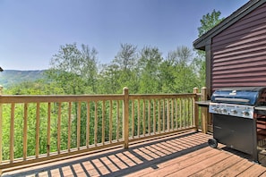 Top Balcony | Gas Grill | Mountain Views