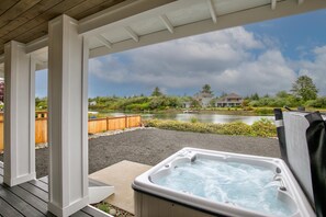 Bañera de hidromasaje al aire libre