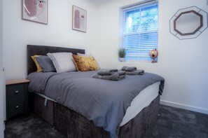 Ivy Cellar - 2 Bedroom Apartment - Tenby (10985)