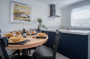 Ivy Cellar - 2 Bedroom Apartment - Tenby (10997)
