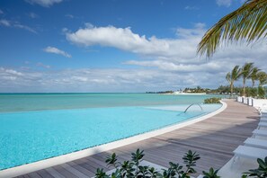 Infinity pool