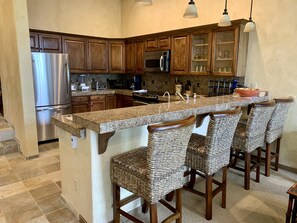 breakfast bar with 4 stool 