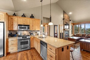 kitchen/living room