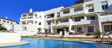 Communal pool with garden area in Parador