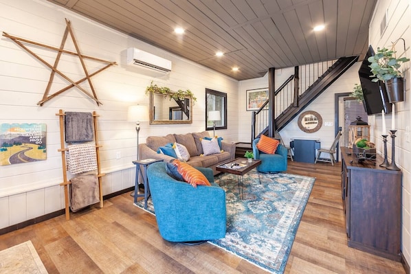 Spacious living room