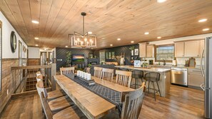 Lounge, cook + enjoy! Open-Concept living space