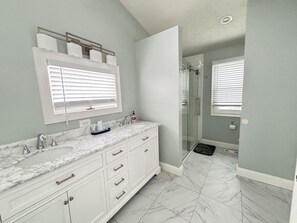3rd floor master ensuite bathroom 