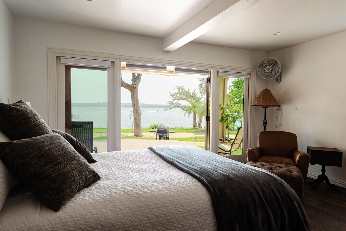 Relaxing Lake Travis waterfront apartment with boat launch