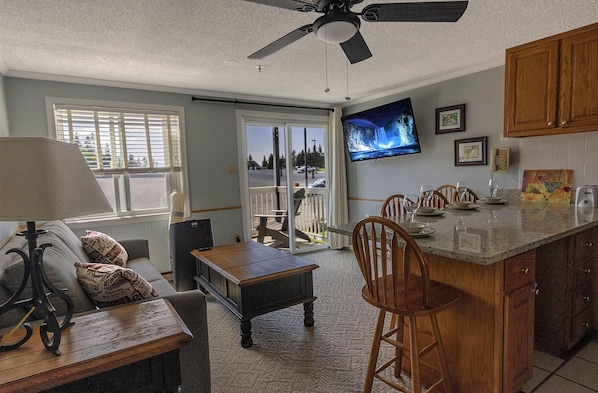 Welcome to Mountain Lodge 165, a bright and modern 2-bedroom property that's an ideal place for your mountain getaway!