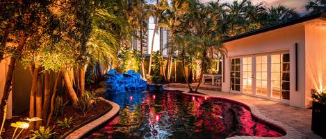 Welcome to Art Pop- Perfect Designer Oasis in the middle of Ft. Lauderdale Beach