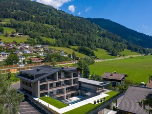 Ciel, Jour, Montagne, Propriété, Nuage, Bâtiment, Plante, La Nature, Paysage Naturel, Pente