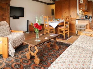 Meubles, Propriété, Table, Bois, Fleur, Cadre, Design Intérieur, Bâtiment, Plante D'Appartement, Sol