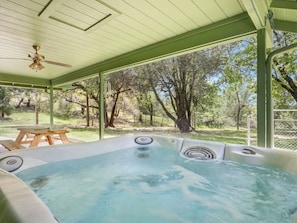Outdoor JACUZZI/hot tub