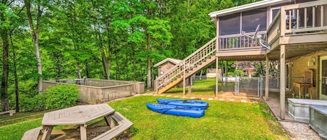 Scottsville Vacation Rental | 2,202 Sq Ft | Stairs Required for Access