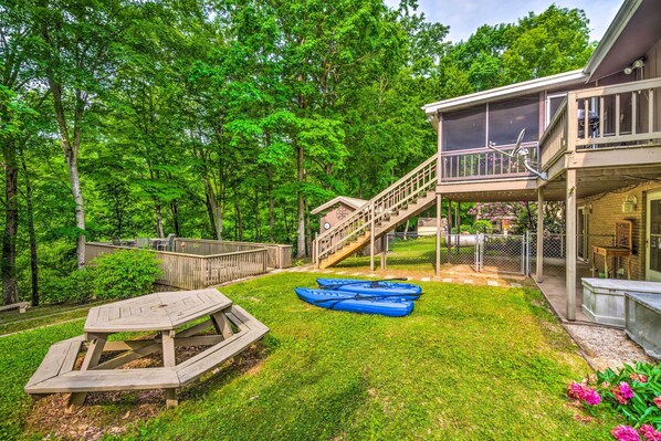 Scottsville Vacation Rental | 2,202 Sq Ft | Stairs Required for Access