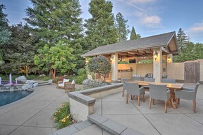 Backyard | Outdoor Kitchen | Hot Tub | Year-Round Pool