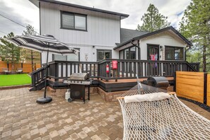 Exterior | Furnished Deck & Patio | Grill | Outdoor Dining & Seating | Side Yard